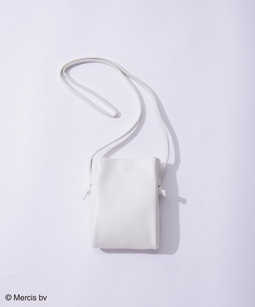 natural couture（ナチュラルクチュール）の「MIFFY FACE ミニショルダー（ショルダーバッグ・レディース・ブラック/ベージュ/オフホワイト/ブルー・FREE）」の5枚目の写真