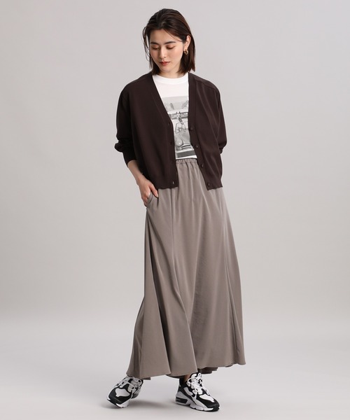 INED(イネド)の「Vネックカーディガン(カーディガン/ボレロ・レディース・イエロー/ブラウン/ブラック/グレー・9号)」の15枚目の写真