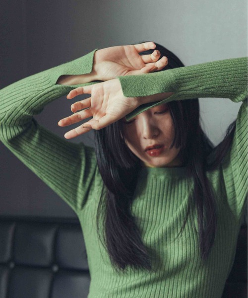 feepur(フェピュール)の「《ウォッシャブル》袖スリットボートネックリブニット(ニット/セーター・レディース・オフホワイト/グリーン/モカ/ピンク/ブラック・MEDIUM)」の4枚目の写真