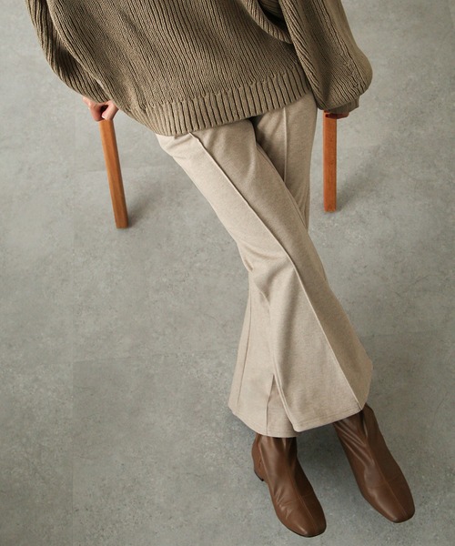 Chillfar（チルファー）の「ストレッチピンタックフレアスラックスパンツ/ウエストゴム（スラックス・レディース・ボルドー/アイボリー/ブラック/グレイッシュベージュ・MEDIUM/LARGE）」の3枚目の写真