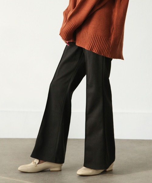 Chillfar（チルファー）の「ストレッチピンタックフレアスラックスパンツ/ウエストゴム（スラックス・レディース・ボルドー/アイボリー/ブラック/グレイッシュベージュ・MEDIUM/LARGE）」の2枚目の写真