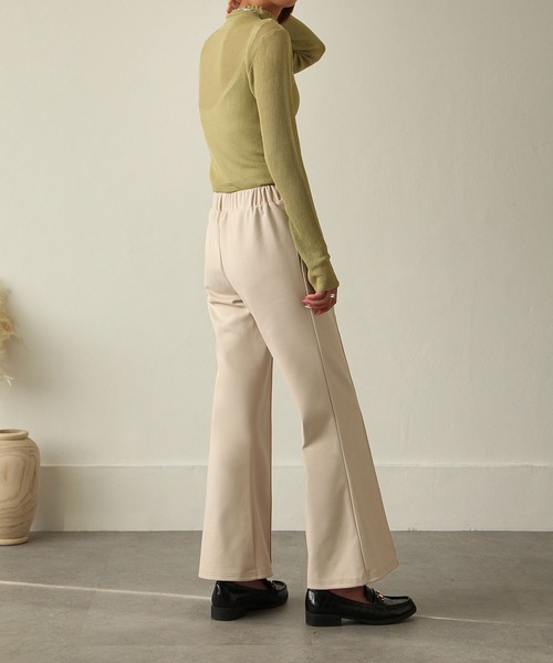 Chillfar（チルファー）の「ストレッチピンタックフレアスラックスパンツ/ウエストゴム（スラックス・レディース・ボルドー/アイボリー/ブラック/グレイッシュベージュ・MEDIUM/LARGE）」の5枚目の写真