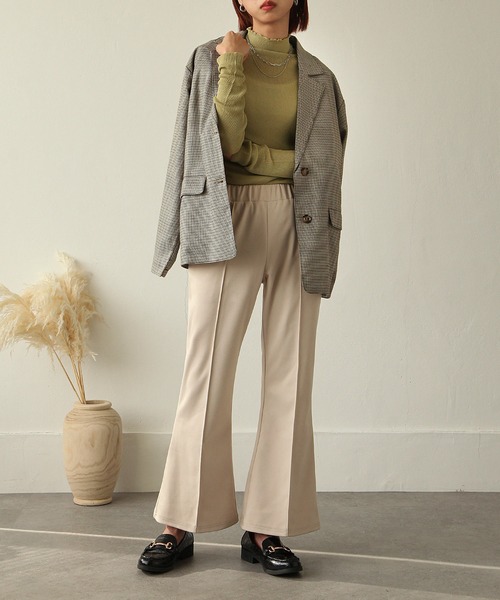 Chillfar（チルファー）の「ストレッチピンタックフレアスラックスパンツ/ウエストゴム（スラックス・レディース・ボルドー/アイボリー/ブラック/グレイッシュベージュ・MEDIUM/LARGE）」の7枚目の写真