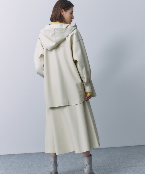 STUNNING LURE（スタニングルアー）の「フェイクレザーフーディージャケット（ブルゾン・レディース・ホワイト/ダークブラウン/ライトグリーン/ピンクベージュ・X-SMALL/SMALL）」の6枚目の写真