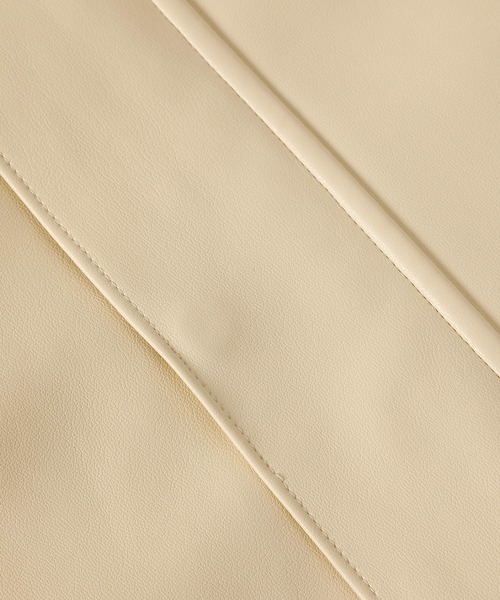 STUNNING LURE（スタニングルアー）の「フェイクレザーフーディージャケット（ブルゾン・レディース・ホワイト/ダークブラウン/ライトグリーン/ピンクベージュ・X-SMALL/SMALL）」の8枚目の写真