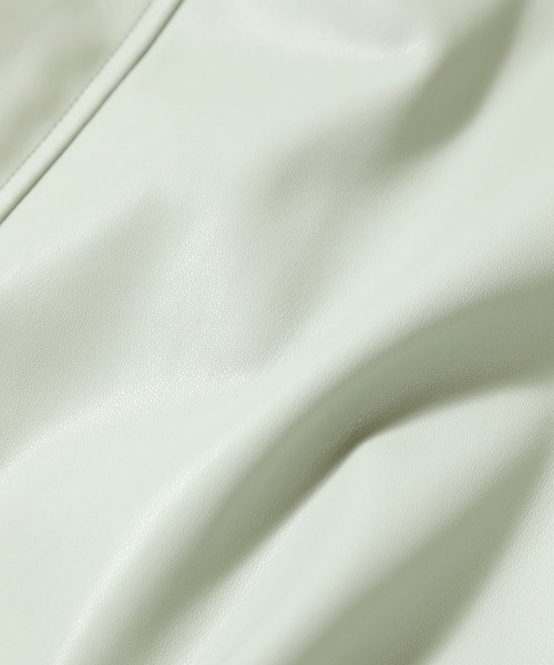 STUNNING LURE（スタニングルアー）の「フェイクレザーフーディージャケット（ブルゾン・レディース・ホワイト/ダークブラウン/ライトグリーン/ピンクベージュ・X-SMALL/SMALL）」の18枚目の写真