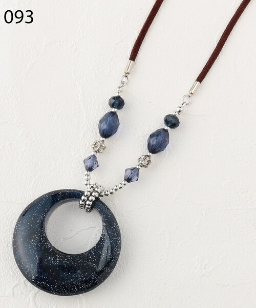 SHOO・LA・RUE（シューラルー）の「◆リバーシブル月の輪ネックレス（ネックレス・レディース・ブラック/ダークブラウン/ベージュ/ネイビー・00）」の5枚目の写真