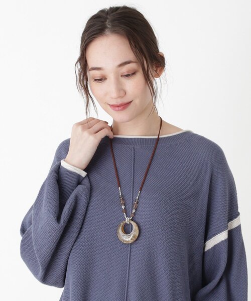 SHOO・LA・RUE（シューラルー）の「◆リバーシブル月の輪ネックレス（ネックレス・レディース・ブラック/ダークブラウン/ベージュ/ネイビー・00）」の11枚目の写真