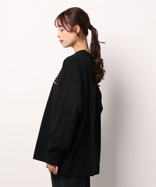 WE11DONE（ウェルダン）の「WE11DONE BLACK MULTICOLOR LOGO LONG SLEEVE T-SHIR WD-TT3-21-542-U-BK（Tシャツ/カットソー・レディース・ブラック・X-SMALL）」の2枚目の写真