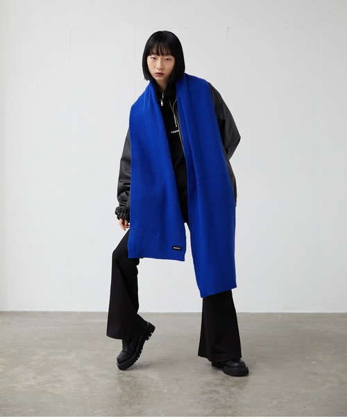 FEKETE（フェケテ）の「FEKETE TAG LOGO BASIC MUFFLER（マフラー・メンズ・ブラック/グレー/ブルー/アイボリー・FREE）」の11枚目の写真