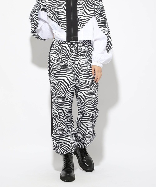 PBLIM(ページボーイリム)の「【PAGEBOYLIM】シャカシャカラインパンツ(その他パンツ・レディース・グレー系その他/グリーン系その他/ゼブラ/ブルー・FREE)」の4枚目の写真