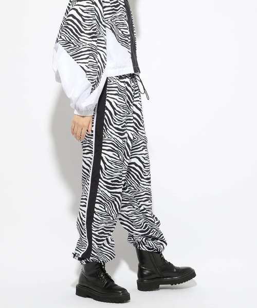 PBLIM(ページボーイリム)の「【PAGEBOYLIM】シャカシャカラインパンツ(その他パンツ・レディース・グレー系その他/グリーン系その他/ゼブラ/ブルー・FREE)」の12枚目の写真