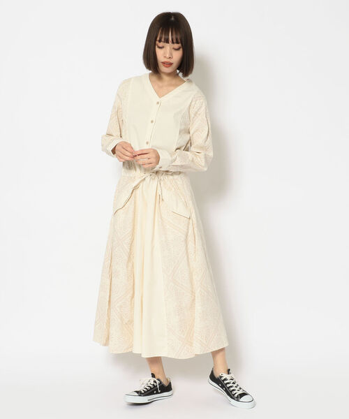 AVIREX(アヴィレックス)の「【Women's】BANDANA PATTERN COMBI ONEPIECE/ バンダナパターン コンビワンピース(ワンピース・レディース・オフホワイト/サックスブルー・MEDIUM/SMALL)」の1枚目の写真