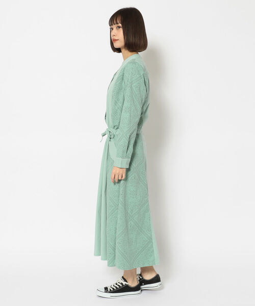 AVIREX(アヴィレックス)の「【Women's】BANDANA PATTERN COMBI ONEPIECE/ バンダナパターン コンビワンピース(ワンピース・レディース・オフホワイト/サックスブルー・MEDIUM/SMALL)」の4枚目の写真