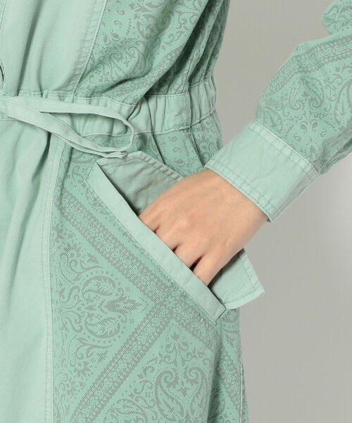 AVIREX(アヴィレックス)の「【Women's】BANDANA PATTERN COMBI ONEPIECE/ バンダナパターン コンビワンピース(ワンピース・レディース・オフホワイト/サックスブルー・MEDIUM/SMALL)」の10枚目の写真