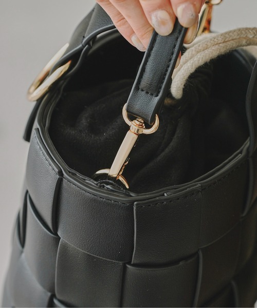 prose verse（プロズヴェール）の「フェイクレザーメッシュショルダーバッグ（ショルダーバッグ・レディース・オフホワイト/ブラック/ブラウン・ﾌﾘ-）」の8枚目の写真