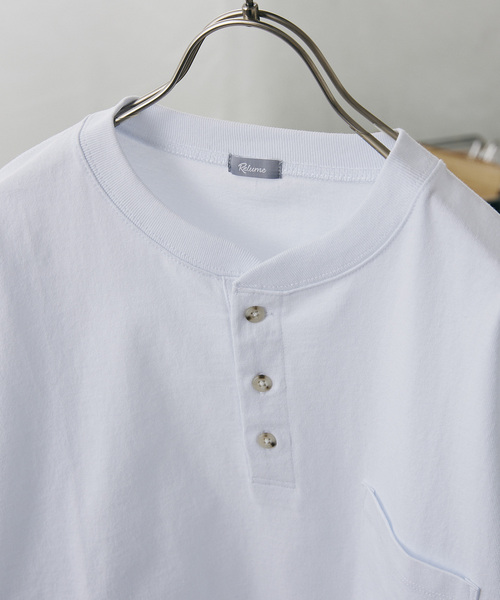 JOURNAL STANDARD relume（ジャーナルスタンダード　レリューム）の「ヘンリーネック Tシャツ（Tシャツ/カットソー・メンズ・ホワイト/ブラック/グレー・MEDIUM/LARGE）」の2枚目の写真