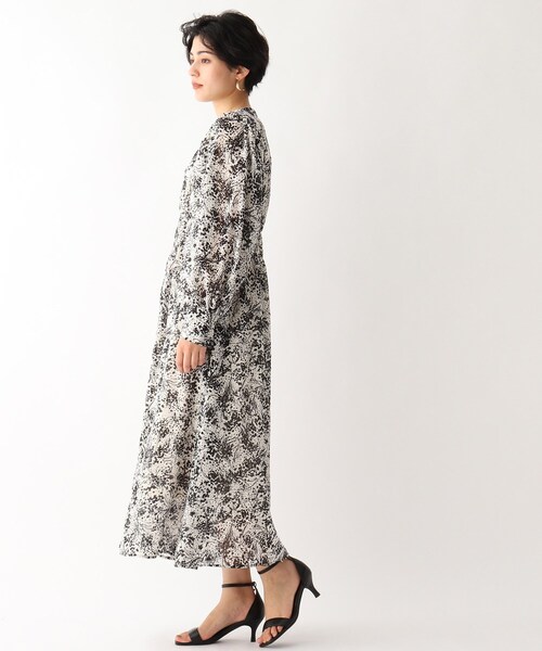 OPAQUE.CLIP（オペークドットクリップ）の「◆ドットプリントエアリージャカード フレアボリュームワンピース（ワンピース・レディース・ブルー系5/ブラック系・00）」の4枚目の写真