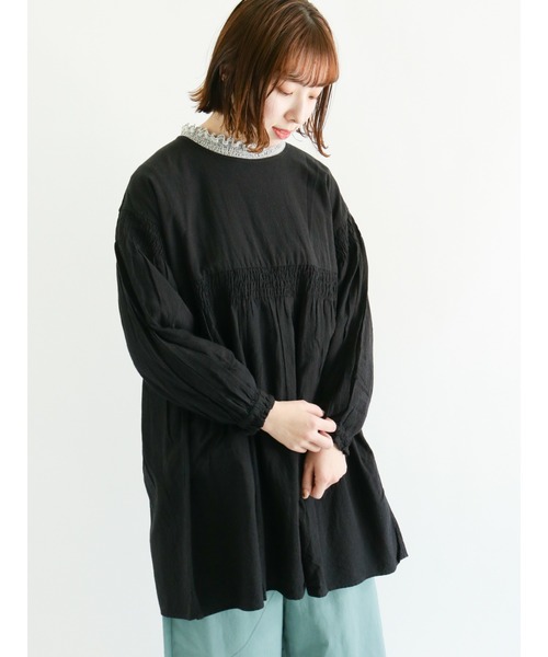 Samansa Mos2（サマンサ モスモス）の「シャーリングチュニック（シャツ/ブラウス・レディース・イエロー/オフホワイト/ブラック/レッド・ﾌﾘ-）」の2枚目の写真