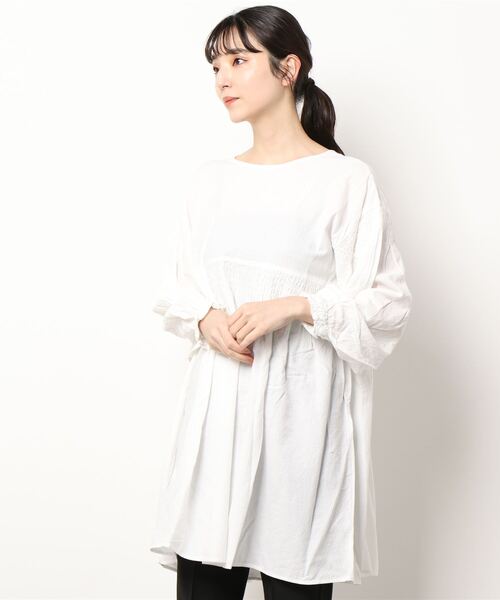 Samansa Mos2（サマンサ モスモス）の「シャーリングチュニック（シャツ/ブラウス・レディース・イエロー/オフホワイト/ブラック/レッド・ﾌﾘ-）」の9枚目の写真