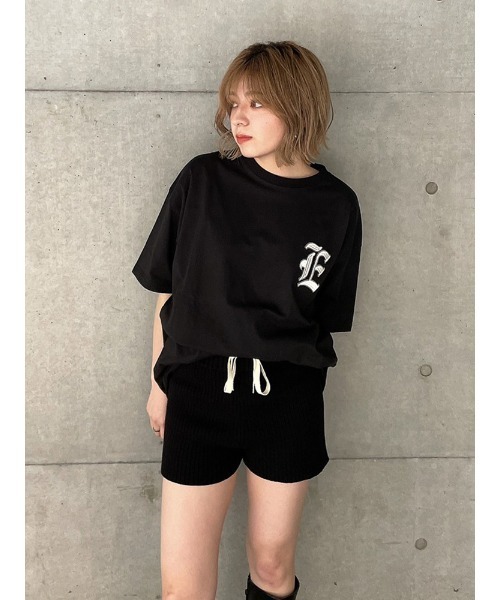 ENVYM（アンビー）の「Ｅ ｌｏｇｏ ｂｉｇ ｔｅｅ（Tシャツ/カットソー・レディース・ホワイト/ブラック/ベージュ/ピンク/グリーン・FREE）」の3枚目の写真