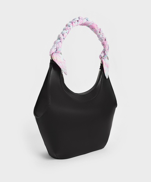 CHARLES & KEITH（チャールズ & キース）の「ユラニ スカーフラップホーボーバッグ / Ulani Scarf-Wrapped Hobo Bag（ショルダーバッグ・レディース・ブラック/チョコ/ホワイト・L）」の4枚目の写真