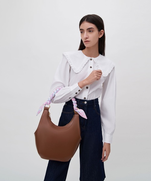 CHARLES & KEITH（チャールズ & キース）の「ユラニ スカーフラップホーボーバッグ / Ulani Scarf-Wrapped Hobo Bag（ショルダーバッグ・レディース・ブラック/チョコ/ホワイト・L）」の12枚目の写真
