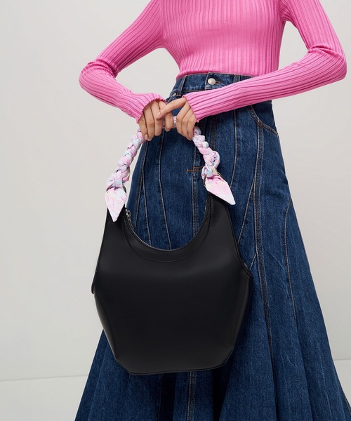 CHARLES & KEITH（チャールズ & キース）の「ユラニ スカーフラップホーボーバッグ / Ulani Scarf-Wrapped Hobo Bag（ショルダーバッグ・レディース・ブラック/チョコ/ホワイト・L）」の15枚目の写真