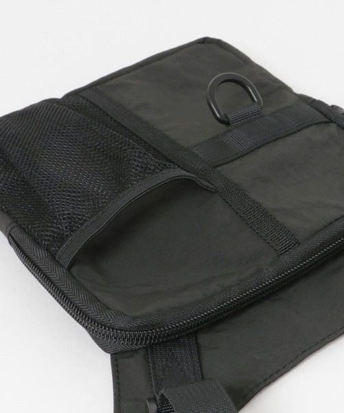 URBAN RESEARCH DOORS（アーバンリサーチドアーズ）の「Sling Pouch（ショルダーバッグ・メンズ・ブラック/カーキ/ブルー/グレー系その他・-）」の7枚目の写真