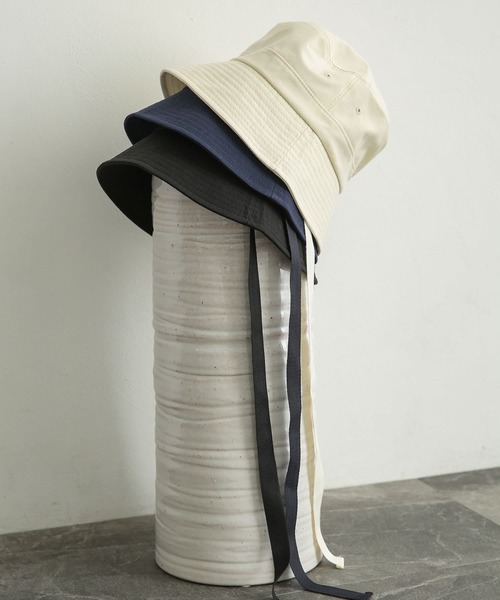 SENSE OF PLACE by URBAN RESEARCH（センスオブプレイスバイアーバンリサーチ）の「『ユニセックス』リボン付きバケットハット（ハット・メンズ・アイボリー/ネイビー/ブラック・ONE）」の2枚目の写真