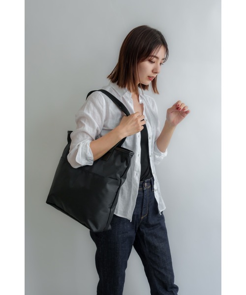 DEVICE+（デバイスプラス）の「DEVICE+ フロントポケット ナイロン トートバッグ 軽量 軽い 通勤（トートバッグ・メンズ・ブラック・FREE）」の20枚目の写真