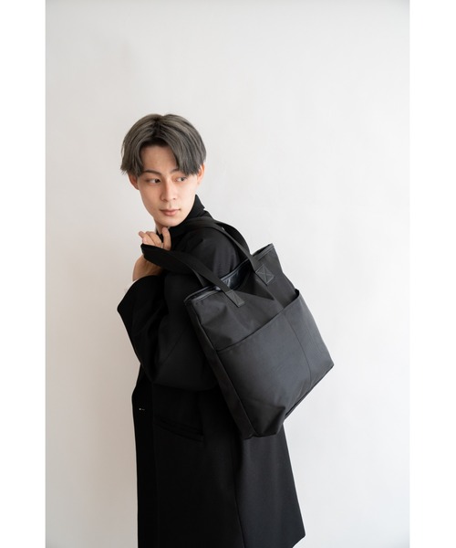 DEVICE+（デバイスプラス）の「DEVICE+ フロントポケット ナイロン トートバッグ 軽量 軽い 通勤（トートバッグ・メンズ・ブラック・FREE）」の10枚目の写真