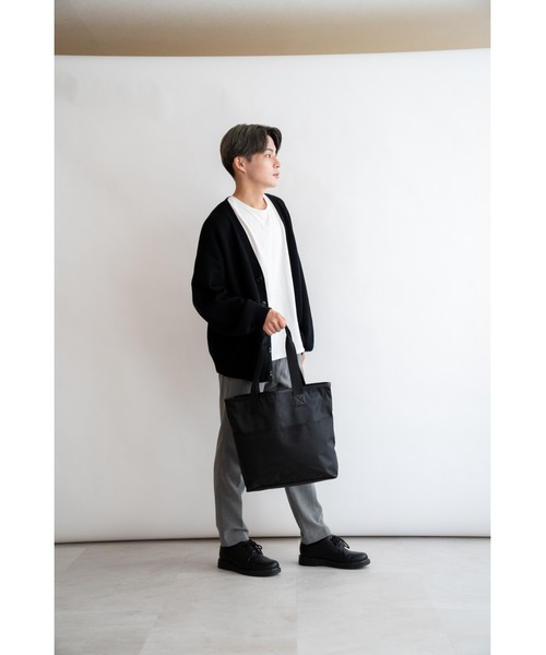 DEVICE+（デバイスプラス）の「DEVICE+ フロントポケット ナイロン トートバッグ 軽量 軽い 通勤（トートバッグ・メンズ・ブラック・FREE）」の9枚目の写真