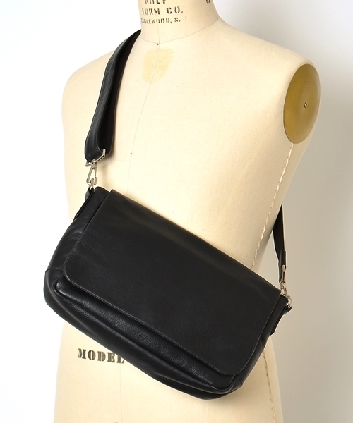 SHIPS（シップス）の「SCO: レザー ショルダーバッグ（ショルダーバッグ・メンズ・ブラック/キャメル/ブラウン・ONE SIZE）」の2枚目の写真