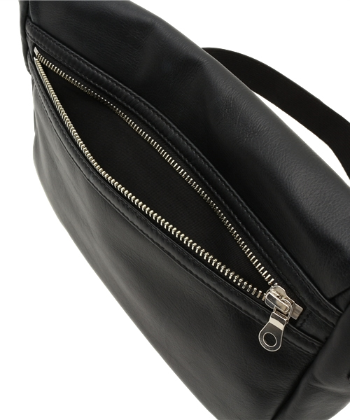 SHIPS（シップス）の「SCO: レザー ショルダーバッグ（ショルダーバッグ・メンズ・ブラック/キャメル/ブラウン・ONE SIZE）」の11枚目の写真