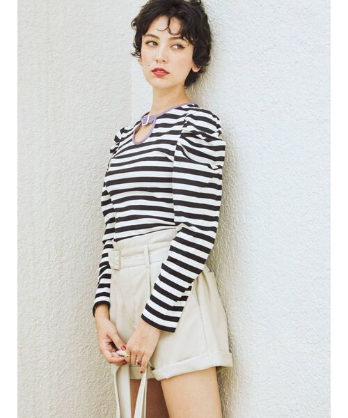 jouetie（ジュエティ）の「ロングスリーブパイピングパワショルテレコトップス（Tシャツ/カットソー・レディース・オフホワイト/ブルー/ブラック/ピンク・MEDIUM）」の2枚目の写真