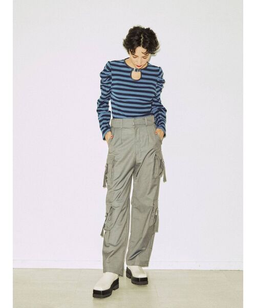 jouetie（ジュエティ）の「ロングスリーブパイピングパワショルテレコトップス（Tシャツ/カットソー・レディース・オフホワイト/ブルー/ブラック/ピンク・MEDIUM）」の18枚目の写真