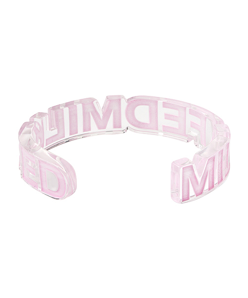 MILKFED.（ミルクフェド）の「MILKFED CLEAR BANGLE　（バングル/ロゴ）（バングル/リストバンド・レディース・ホワイト/ピンク・ONE SIZE）」の3枚目の写真