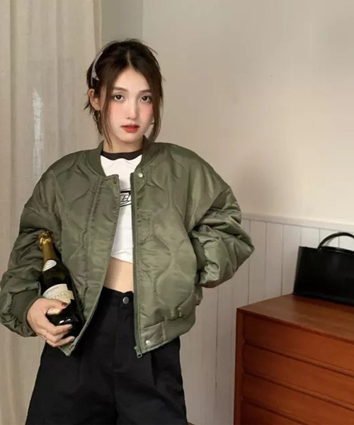 LYEON(リヨン)の「キルティングショートブルゾン(ブルゾン・レディース・グリーン/ブラック・FREE)」の4枚目の写真