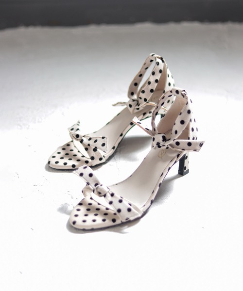 SESTO(セスト)の「ダブルリボンストレートヒールストラップサンダル(サンダル・レディース・ドット/ブラック/アイボリー/ブルー・S/M/L/LL/3L)」の9枚目の写真