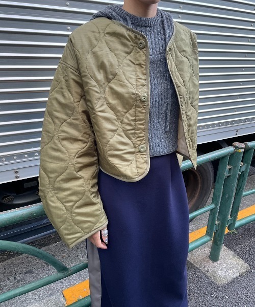 AIC.（エーアイシー）の「キルティングショートジャケット（ノーカラージャケット・レディース・カーキ/ブラック・FREE）」の4枚目の写真