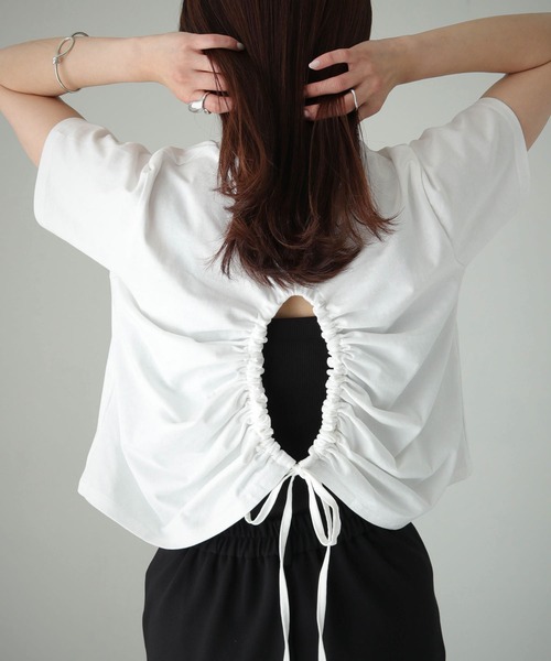 cheriella（シェリエラ）の「【cheriella】WEB限定バックストリングTシャツ（Tシャツ/カットソー・レディース・ブラック/ホワイト・M）」の2枚目の写真