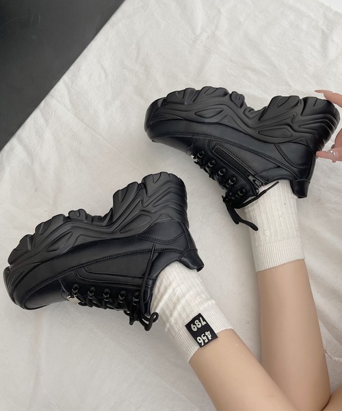 Shoes in Closet（シューズインクローゼット）の「軽量厚底 ボリューム デザインソール  やわらか ミッドカット スニーカー 1929（スニーカー・レディース・ブラック/ホワイト/ベージュ/グレー/ライトベージュ/ダークブラウン/ブラック系その他6/ホワイト×ブラウン・M/XS/S/3L/L/LL）」の18枚目の写真