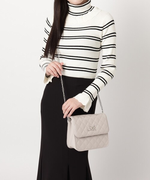 Ober Tashe（オーバータッシェ）の「ロゴ キルトショルダーバッグ（ショルダーバッグ・レディース・グレー/ブラック系8/ブルー系その他/ピンク系/ブラック・FREE）」の4枚目の写真