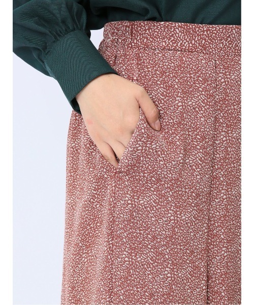 m.f.editorial（エムエフエディトリアル）の「【裏地付き ロング丈 ウエストゴム ウォッシャブル】m.f.エディトリアル レディース シフォン幾何柄 エスカルゴスカート（スカート・レディース・ダークウッド/ブラック・MEDIUM/LARGE）」の8枚目の写真