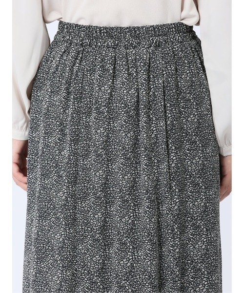 m.f.editorial（エムエフエディトリアル）の「【裏地付き ロング丈 ウエストゴム ウォッシャブル】m.f.エディトリアル レディース シフォン幾何柄 エスカルゴスカート（スカート・レディース・ダークウッド/ブラック・MEDIUM/LARGE）」の20枚目の写真