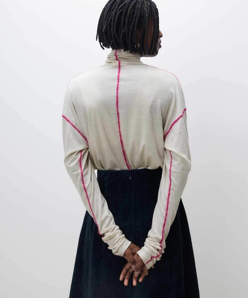 UNFIL（アンフィル）の「unfil | ウールジャージ タートルネックTシャツ WOMEN（ニット/セーター・レディース・ホワイト系その他/ブラウン系その他・1）」の3枚目の写真