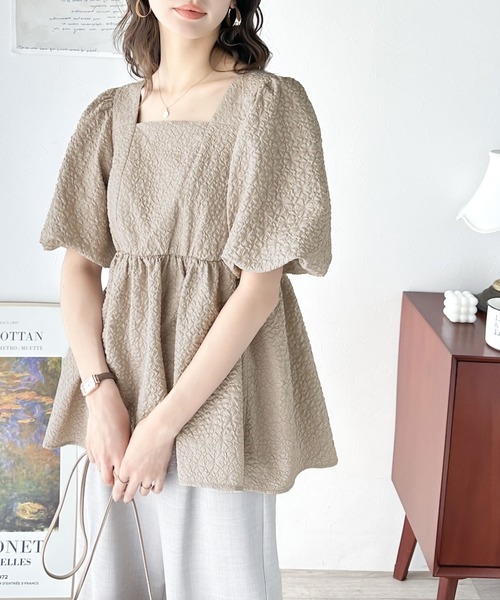 classicalelf(クラシカルエルフ)の「上品に大人可愛い◎ 前後2wayふくれジャガーペプラムブラウス(シャツ/ブラウス・レディース・アイボリー/グレイッシュベージュ/ブラック・MEDIUM/LARGE/X-LARGE/SMALL)」の6枚目の写真