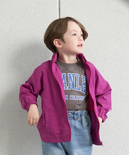 b・ROOM（ビールーム）の「【撥水加工】エブリデイマウンテンパーカ（収納袋付き）（ブルゾン・キッズ・プラム/ラベンダー/ベージュ/グリーン/チャコール/ピンク/ライム/キャメル/ターコイズブルー/ライトブルー・100cm/110cm/130cm/140cm/120cm）」の8枚目の写真