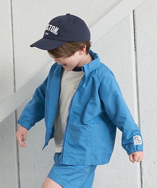 b・ROOM（ビールーム）の「【撥水加工】エブリデイマウンテンパーカ（収納袋付き）（ブルゾン・キッズ・プラム/ラベンダー/ベージュ/グリーン/チャコール/ピンク/ライム/キャメル/ターコイズブルー/ライトブルー・100cm/110cm/130cm/140cm/120cm）」の6枚目の写真